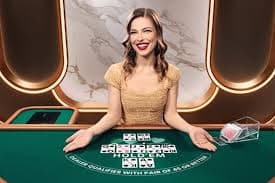 Layar utama aplikasi we88 login menampilkan meja live dealer dan menu slot